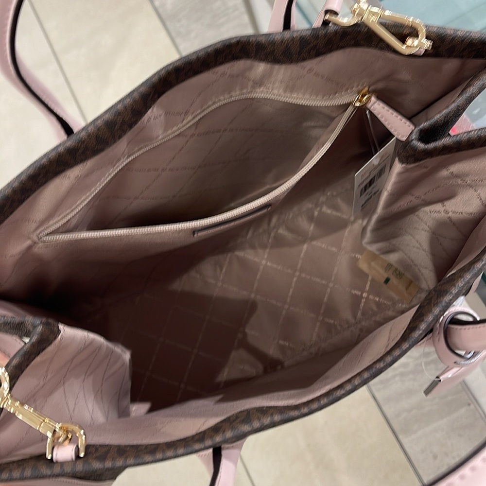 MICHAEL KORS Mirella Large Logo Tote Bag Powder Blush Signature
NWT - Picture 5 of 16